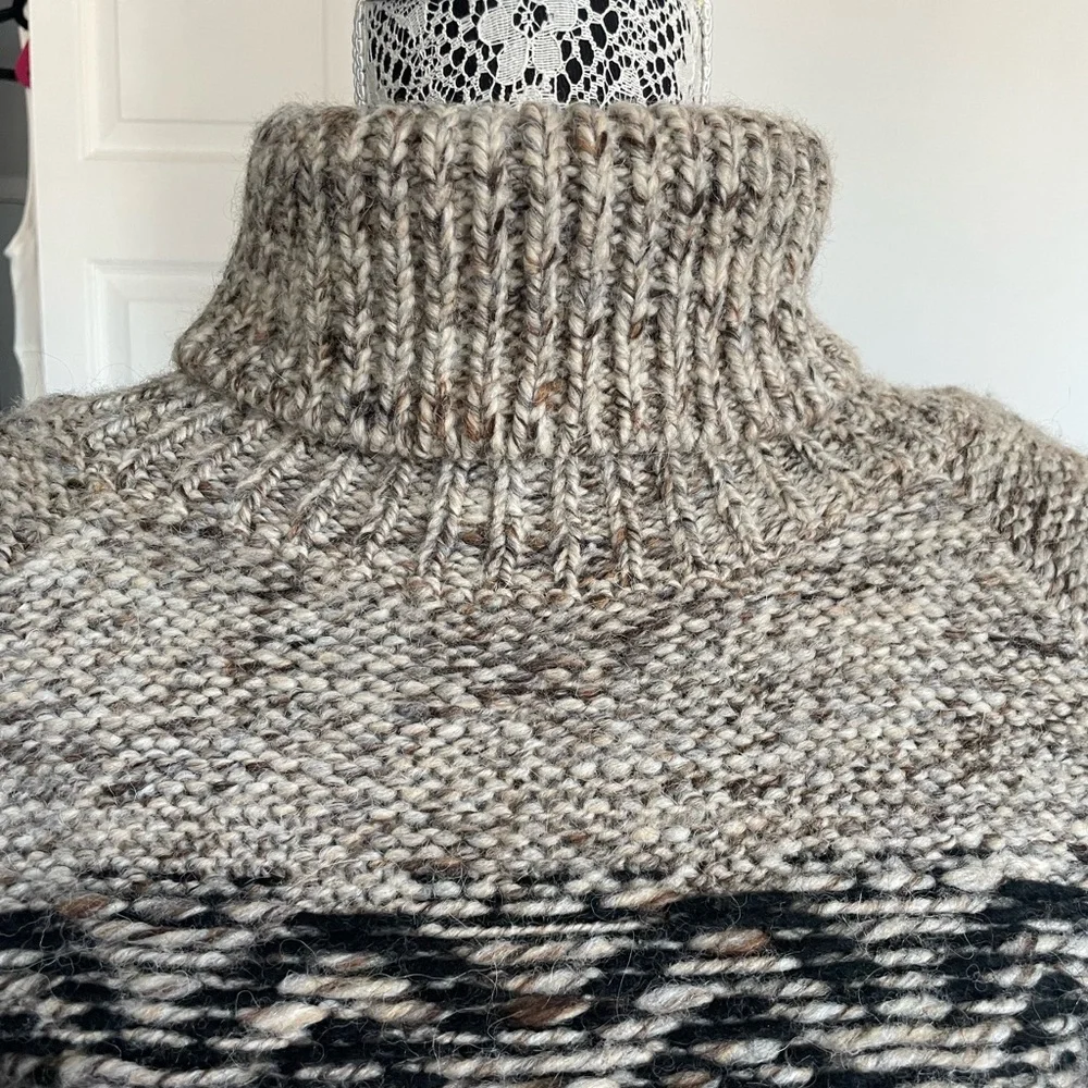 Aritzia Wool Alpaca Chunky Knit Turtle Neck Pullover Sweater. XS. - Picture 4 of 10